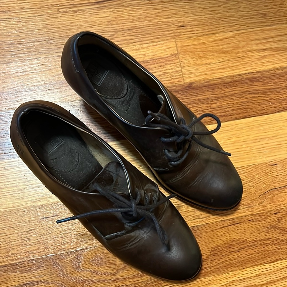 Frye heel pumps